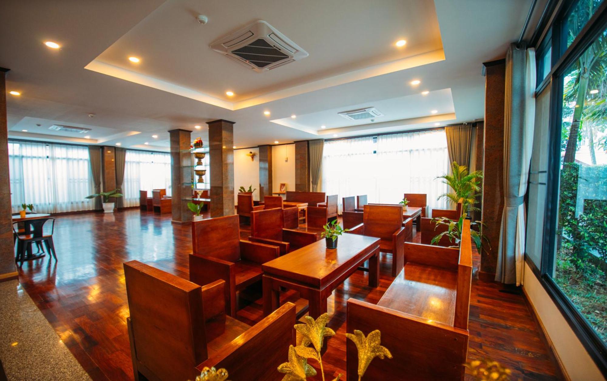 Sisombat Plaza Hotel Vang Vieng Εξωτερικό φωτογραφία