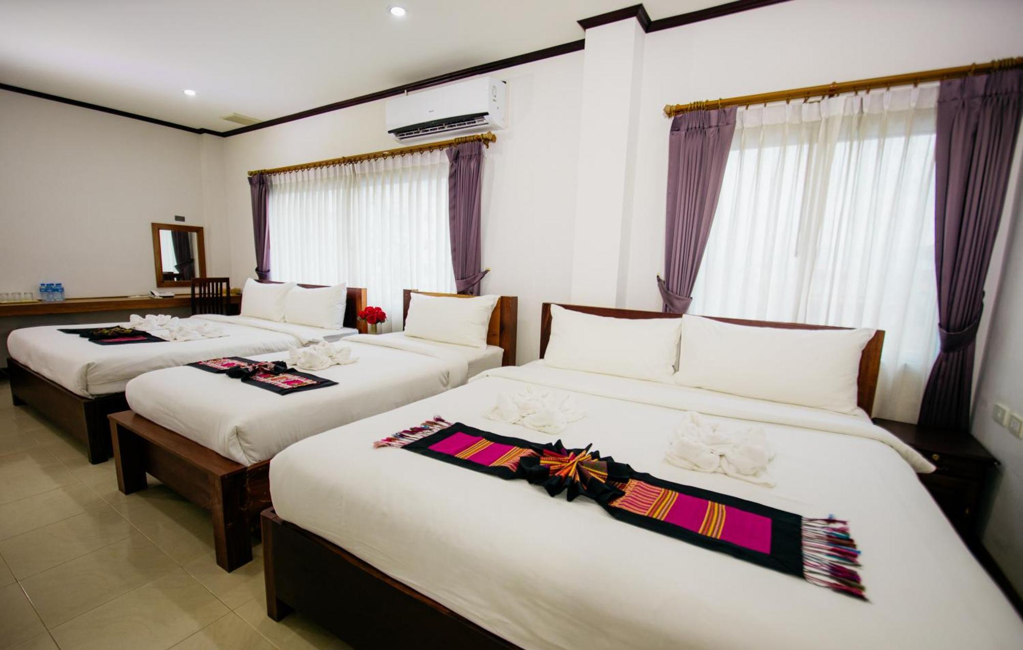 Sisombat Plaza Hotel Vang Vieng Εξωτερικό φωτογραφία