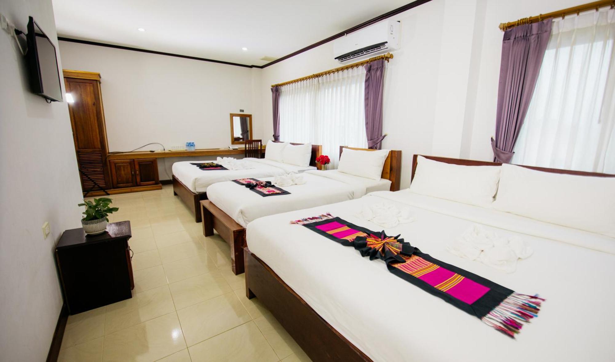 Sisombat Plaza Hotel Vang Vieng Εξωτερικό φωτογραφία