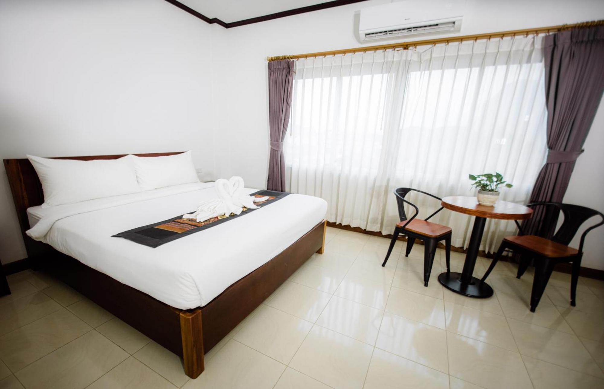 Sisombat Plaza Hotel Vang Vieng Εξωτερικό φωτογραφία