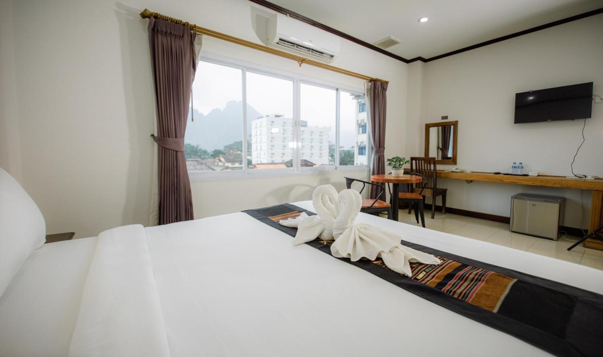 Sisombat Plaza Hotel Vang Vieng Εξωτερικό φωτογραφία