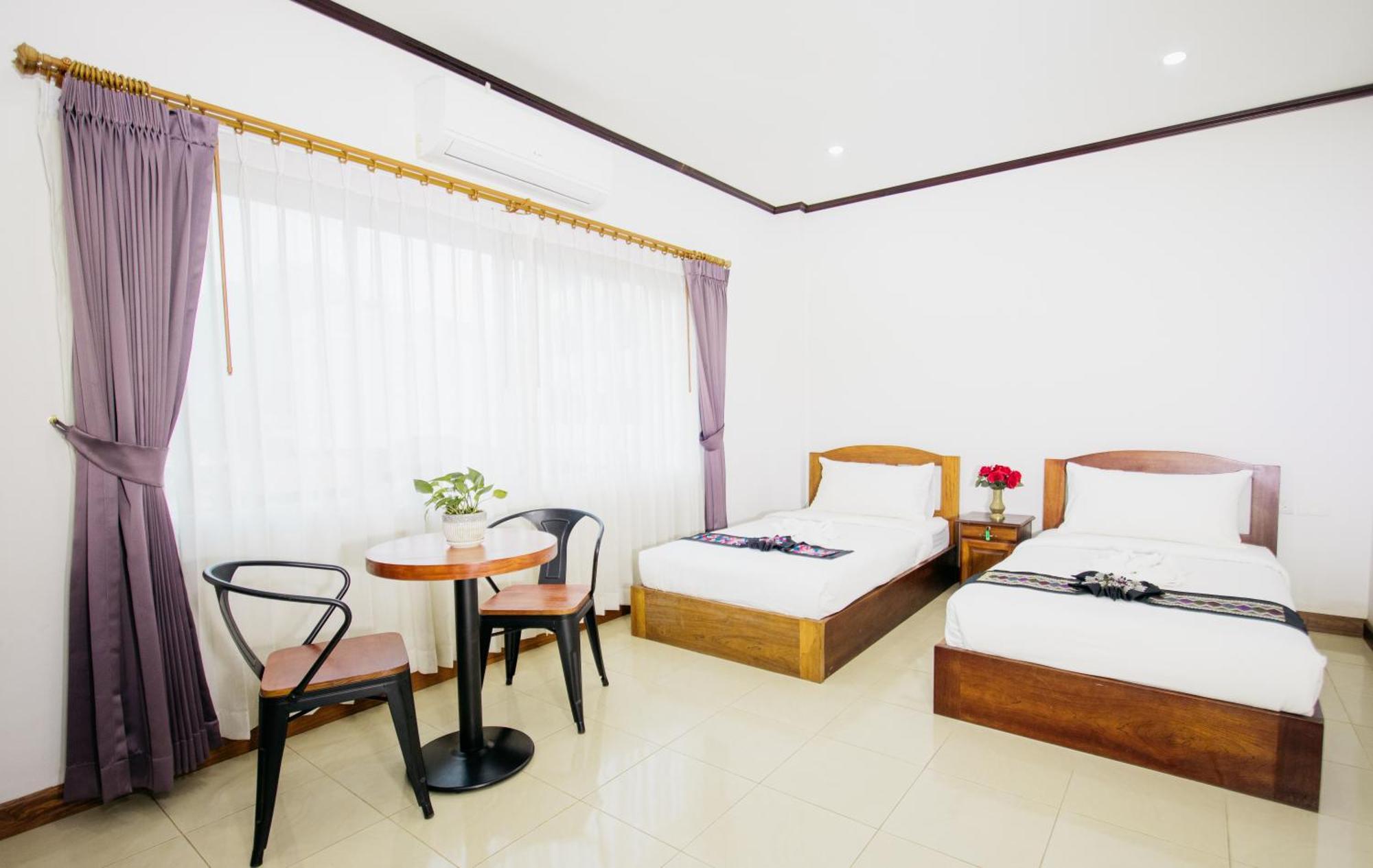 Sisombat Plaza Hotel Vang Vieng Εξωτερικό φωτογραφία