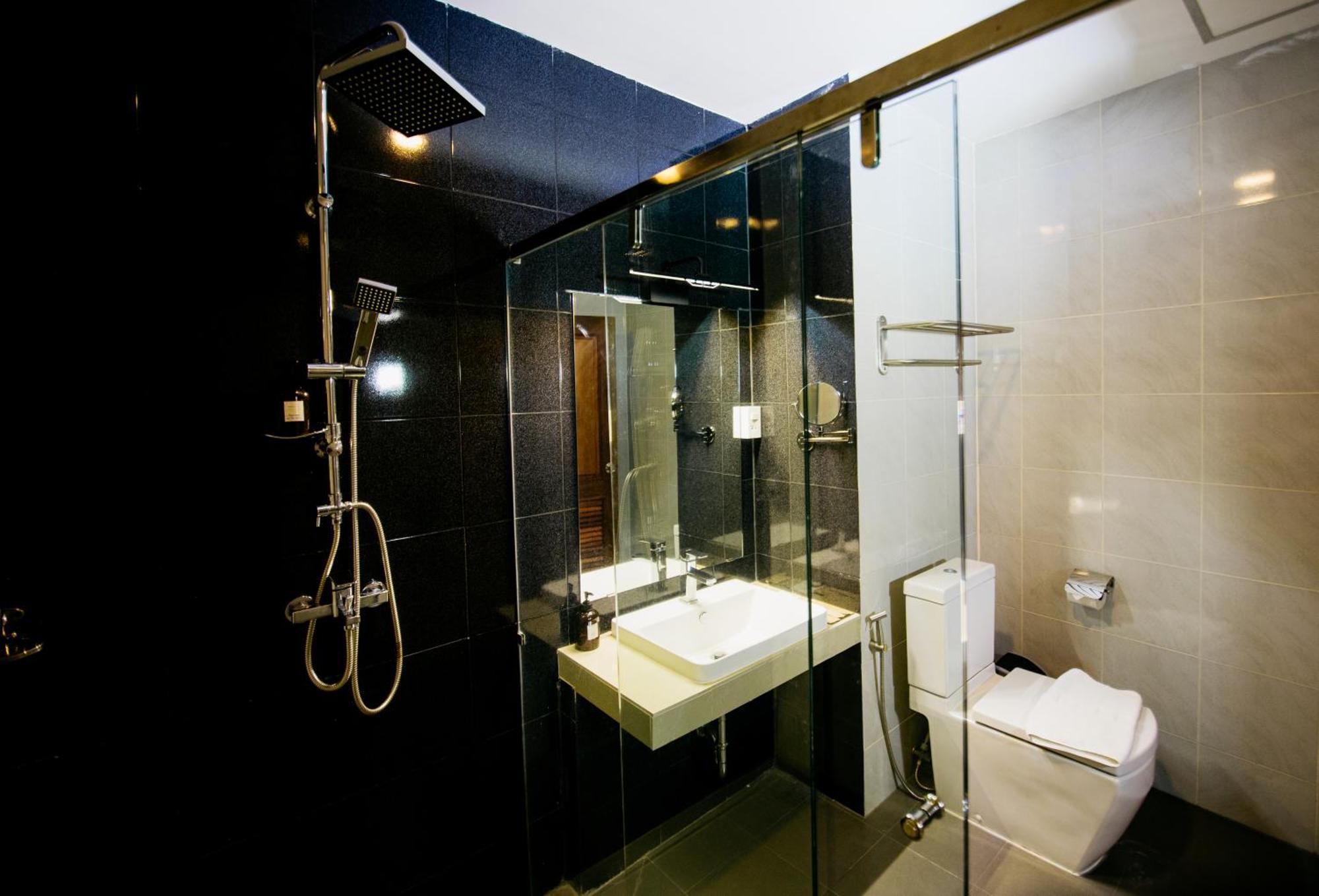 Sisombat Plaza Hotel Vang Vieng Εξωτερικό φωτογραφία