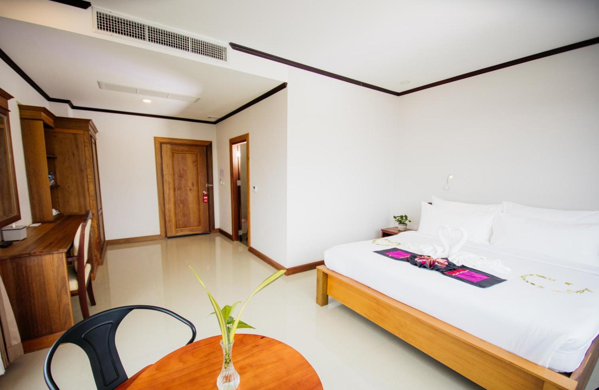 Sisombat Plaza Hotel Vang Vieng Εξωτερικό φωτογραφία