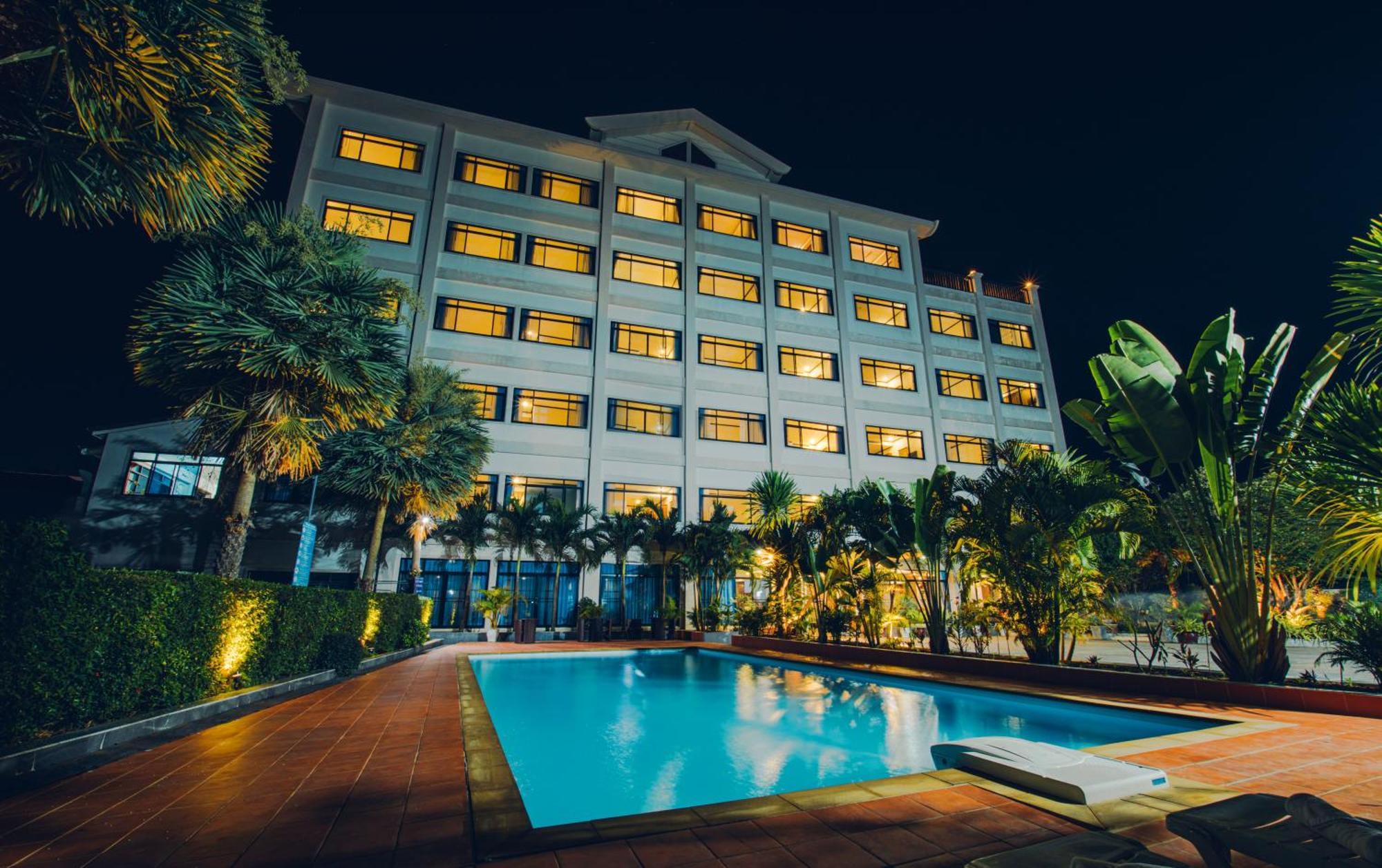 Sisombat Plaza Hotel Vang Vieng Εξωτερικό φωτογραφία